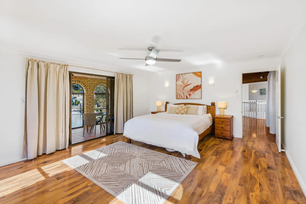 Waterfront Family Entertainer   5 Bedroom   Pool