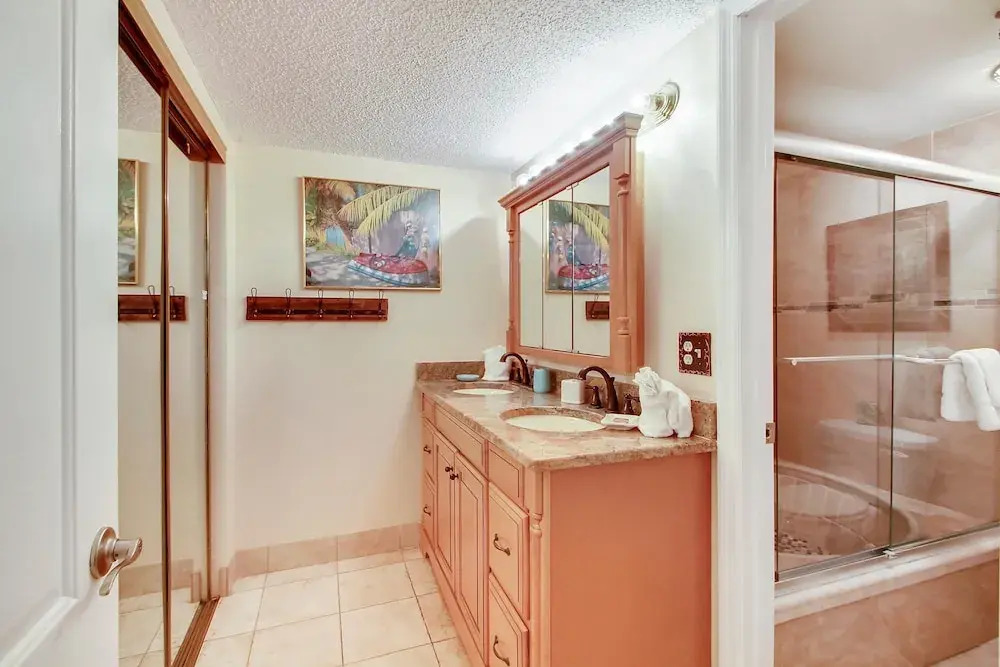 Villa Madeira 504 Sleeps 6/many Updates/walk to John's Pass!
