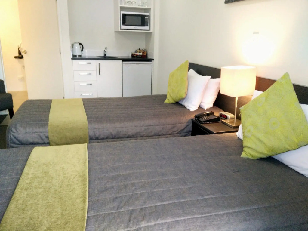 Airport Palms Motel