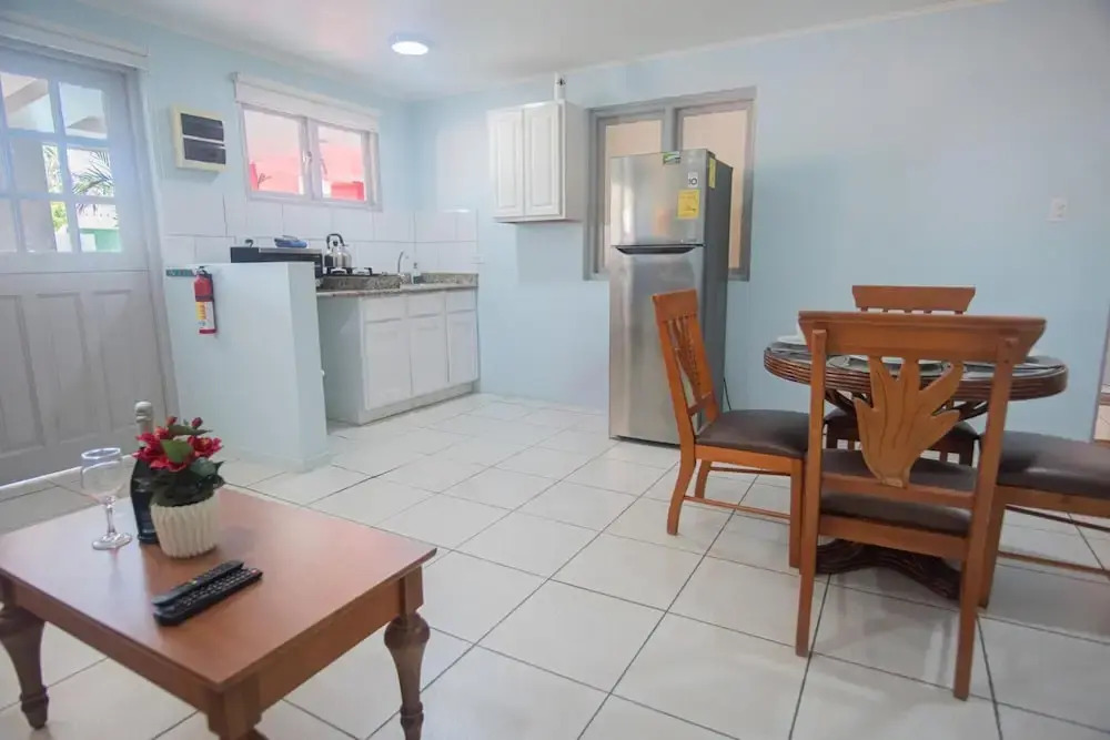 Beautiful Comfy Mins to Palm Eagle Beaches