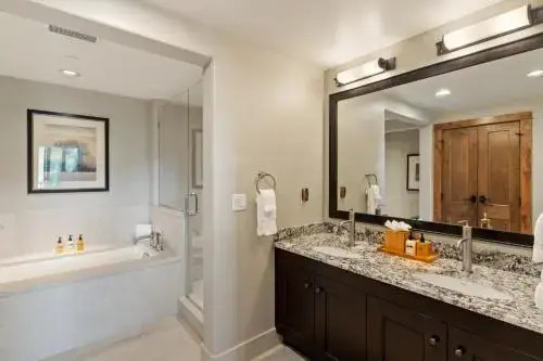 Edgemont 2504 - Luxury Ski-in Ski-out Condo