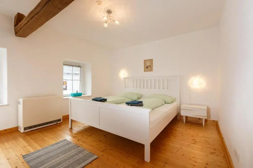 Auszeit-Eifel Eifelhaus "Burgaß 1807" Sauna & Badezuber
