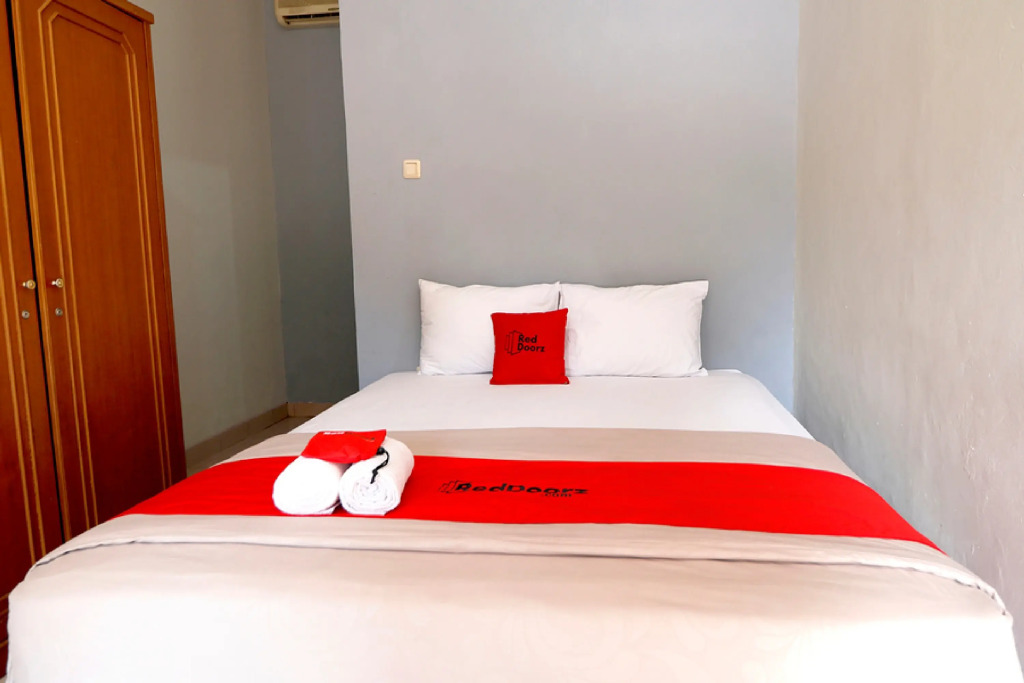 Reddoorz Plus @ Karet Pedurenan 3