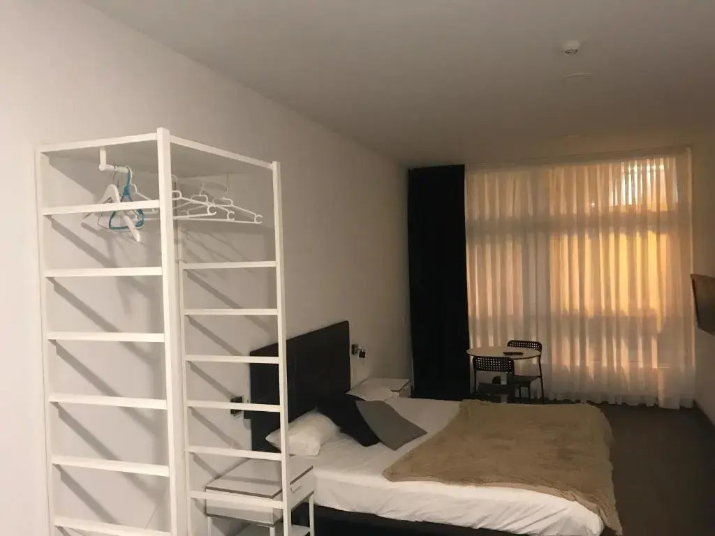 Room and Kitchen Bilbao