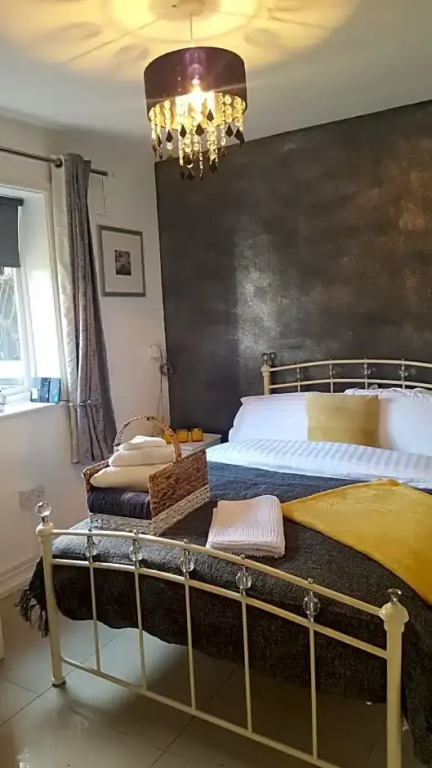 The White Dove Bed and Breakfast with Glamping Newark showground