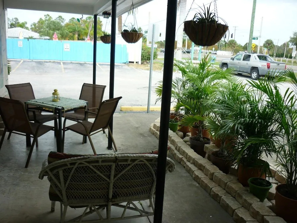 Palm Court Motel