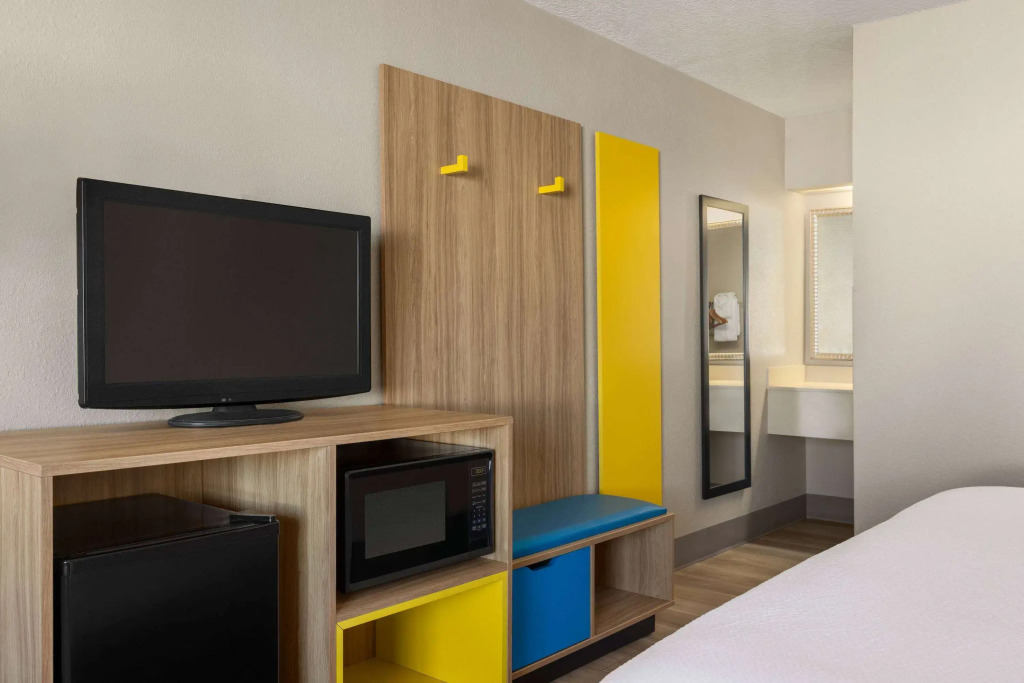 Days Inn by Wyndham Cocoa Beach Port Canaveral