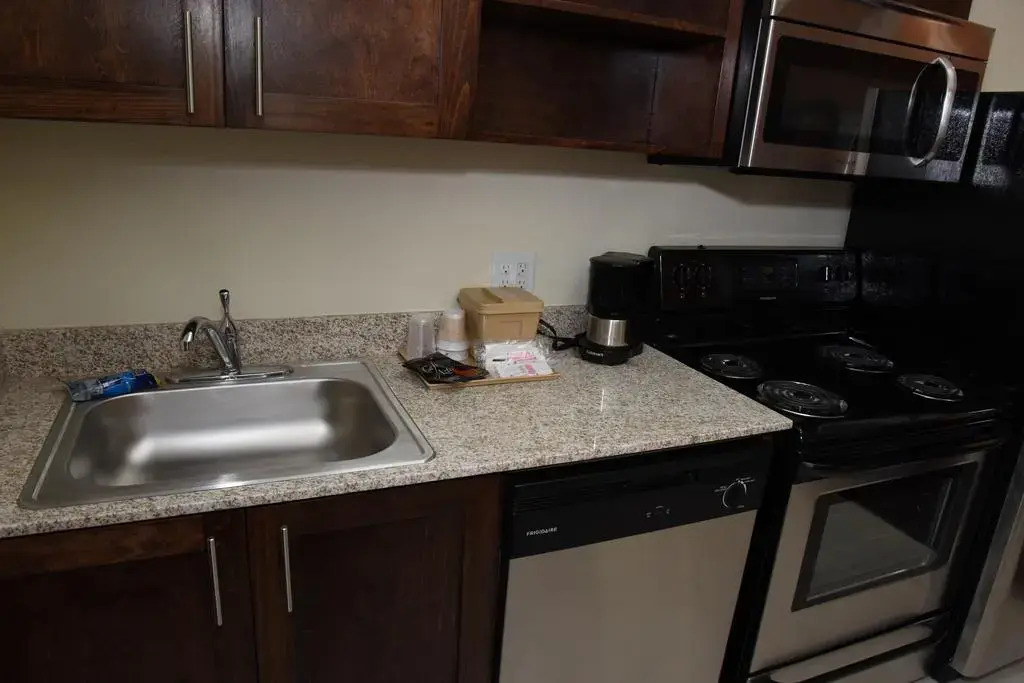 Home Away Kitchen Suites Enid