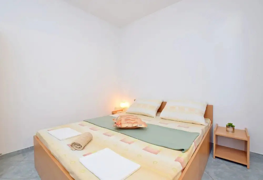 Apartment and Rooms Mila
