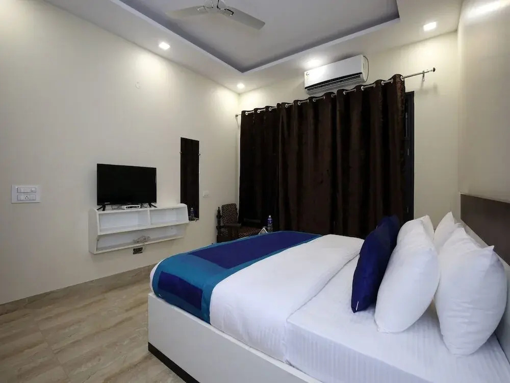 OYO Rooms 299 Hotel Shashank Villa