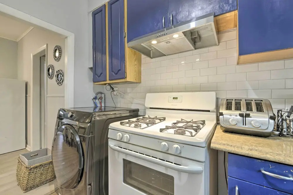 Springfield Vacation Rental: 1 Mi to Downtown