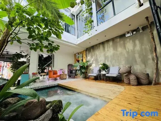Meiduo Boutique Homestay (Weishan Ancient City Snack Street)