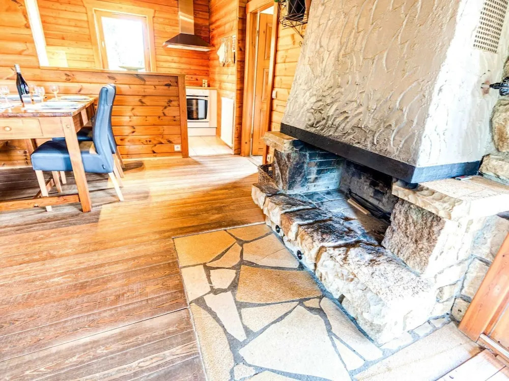 Quaint Chalet, Bernister