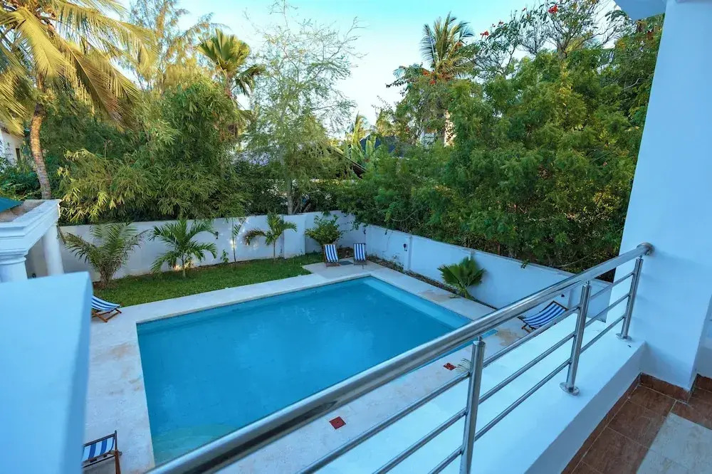 Diani Luxe Villa ,Private Suites with Kitchens, 600m from Diani Beach