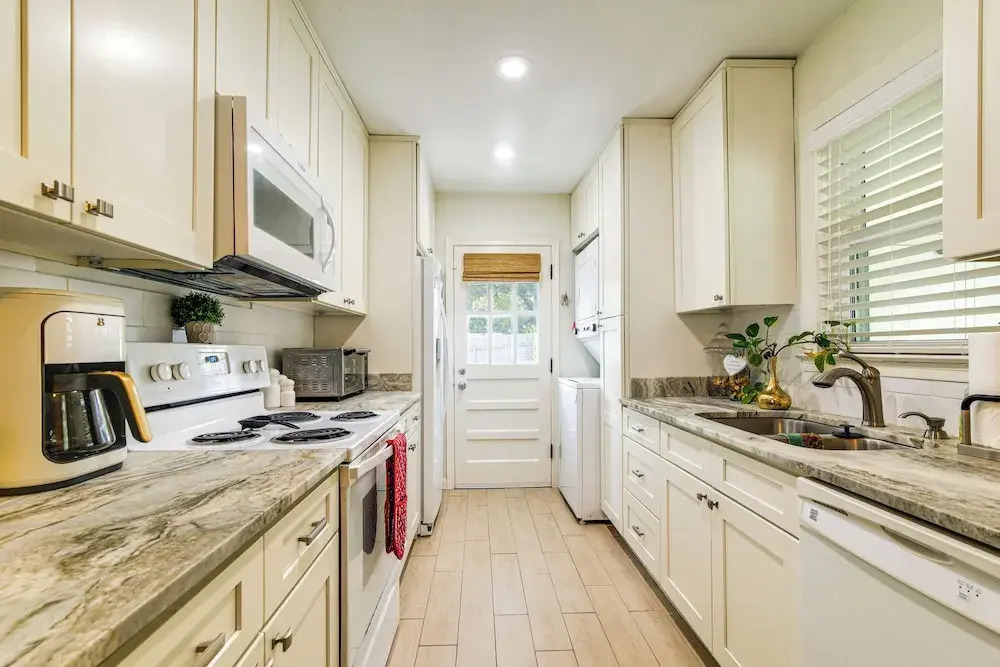 Updated Suburban Retreat: 8 Mi to Dtwn Memphis!