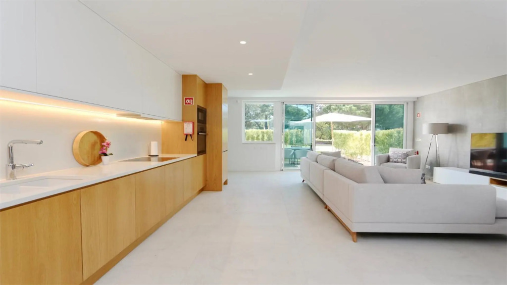 Villa Sadler- Clever Details, Central Vilamoura, Sleeps 6, luxury, walking distance