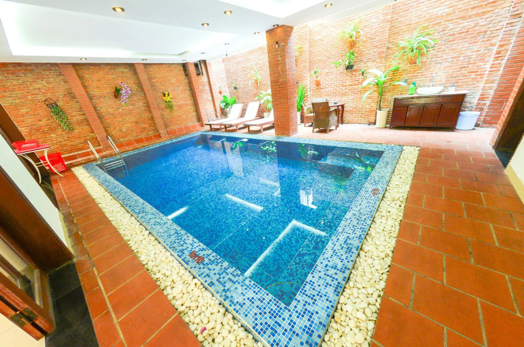 Golden River Hotel