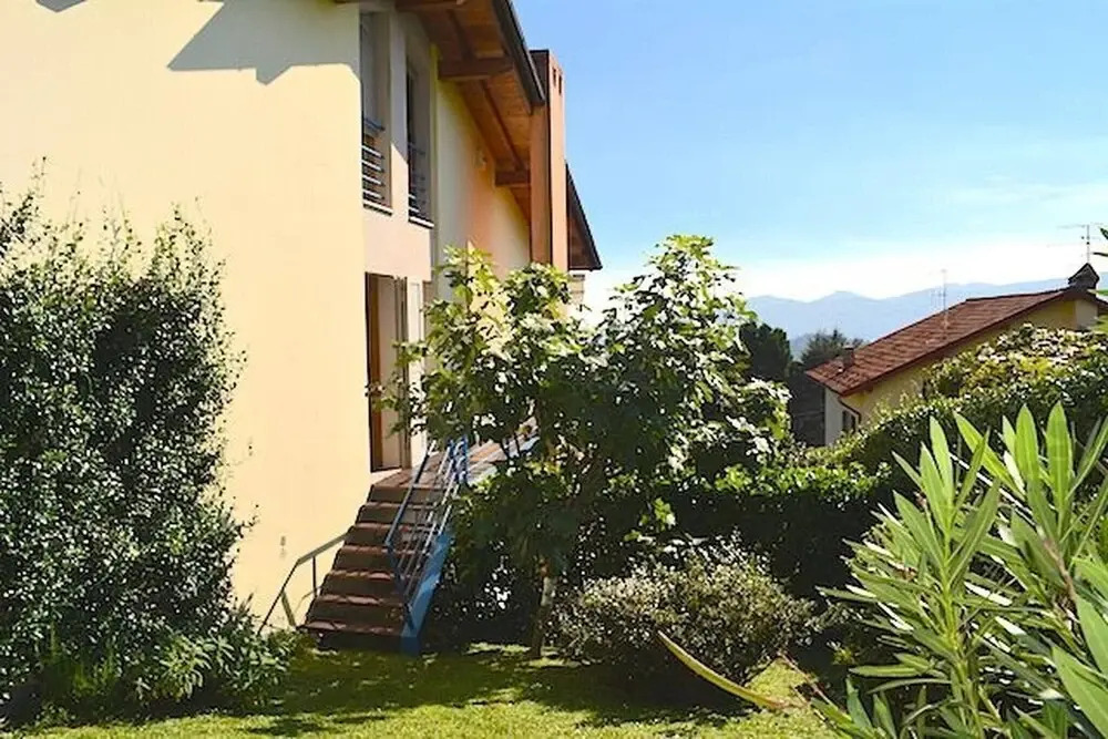Casa Azalea Rossa - Luxury Lake View Home