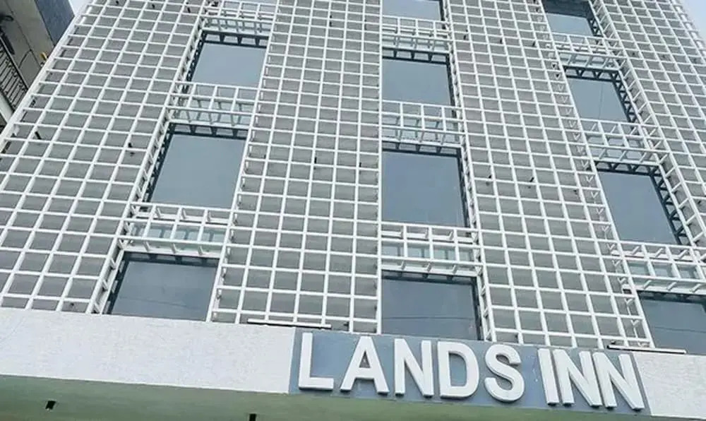 Fabhotel Lands Inn