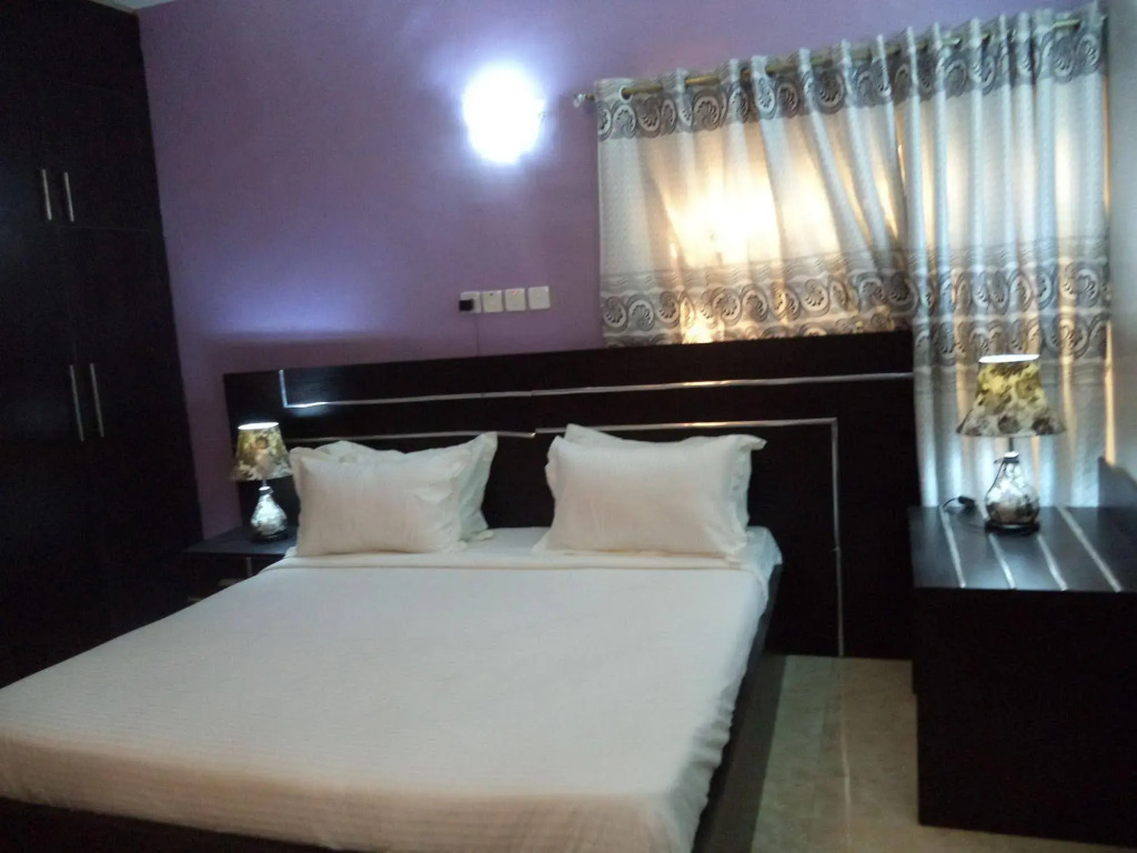 Pine Crest Exclusive Hotel & suite