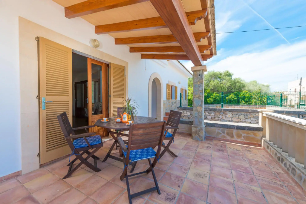 BARCELO-DANUS - Chalet with terrace in Porto Colom. Free WiFi