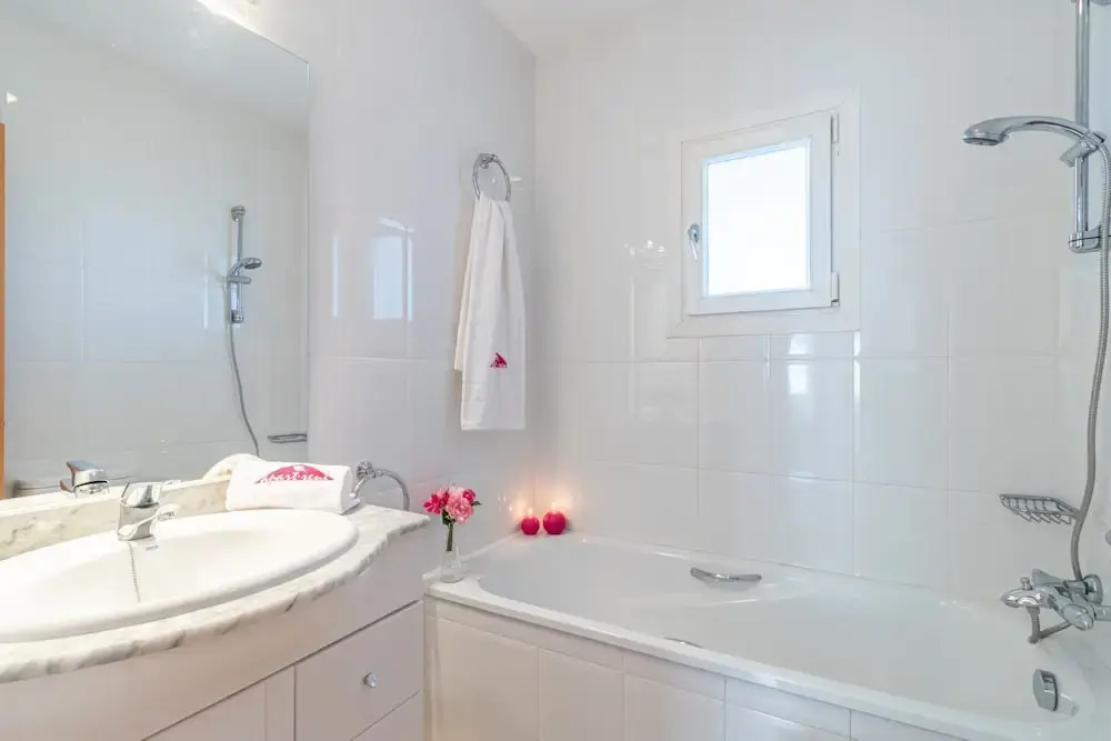 3 Bedroom Villa in Roses Near the Beach