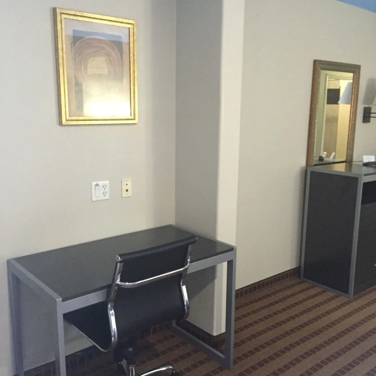 Camelot Inn & Suites Veterans Memorial NW Houston