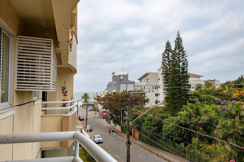 Amplo Apartamento Com 3 Dorms 8 Pessoas Em Bombas, Próximo Do Mar   No Centro De