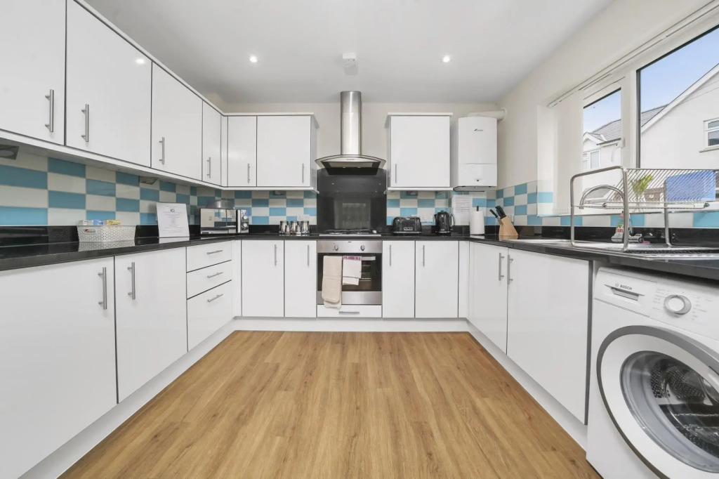 London Heathrow Living Serviced Apartments- Apt 10