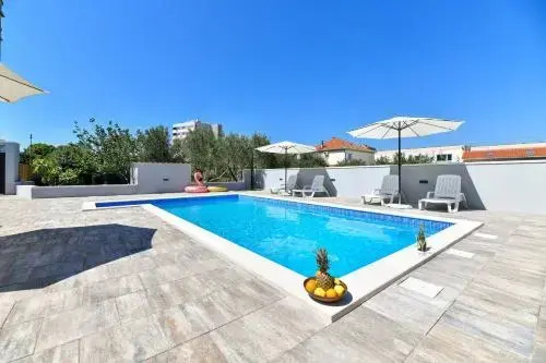 Pool house LUKA