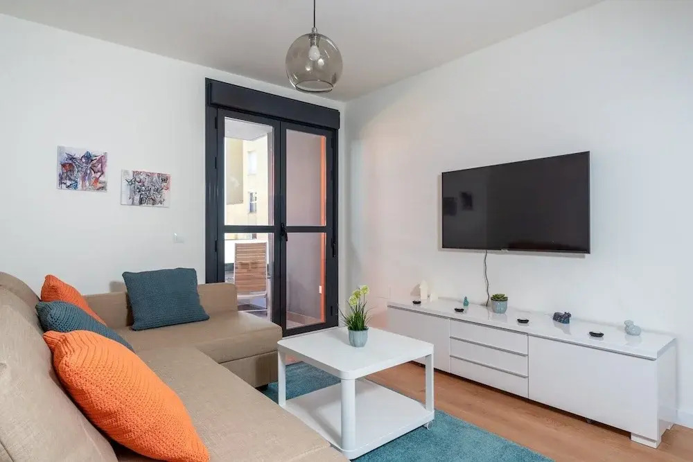Central and Beachfront Apartment with Balcony Ref 131