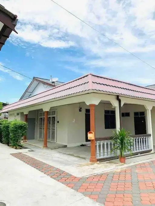 Tokmi retreat home with spacious garden