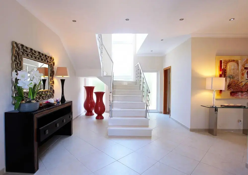 Outstanding Villa Very Well Located Near The Beach