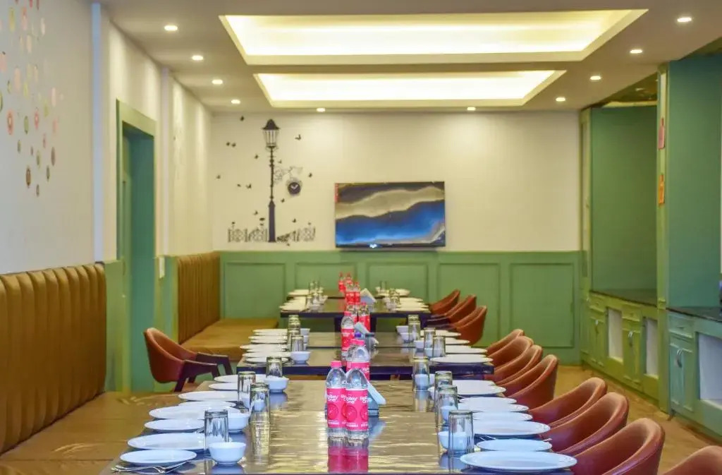 Hotel Glenroy By DLS Hotels
