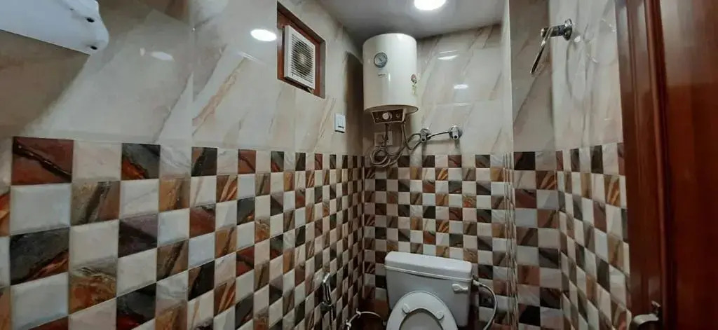 Room in Guest room - Posh S Delhi Foreigners Area, Lajpat Nagar