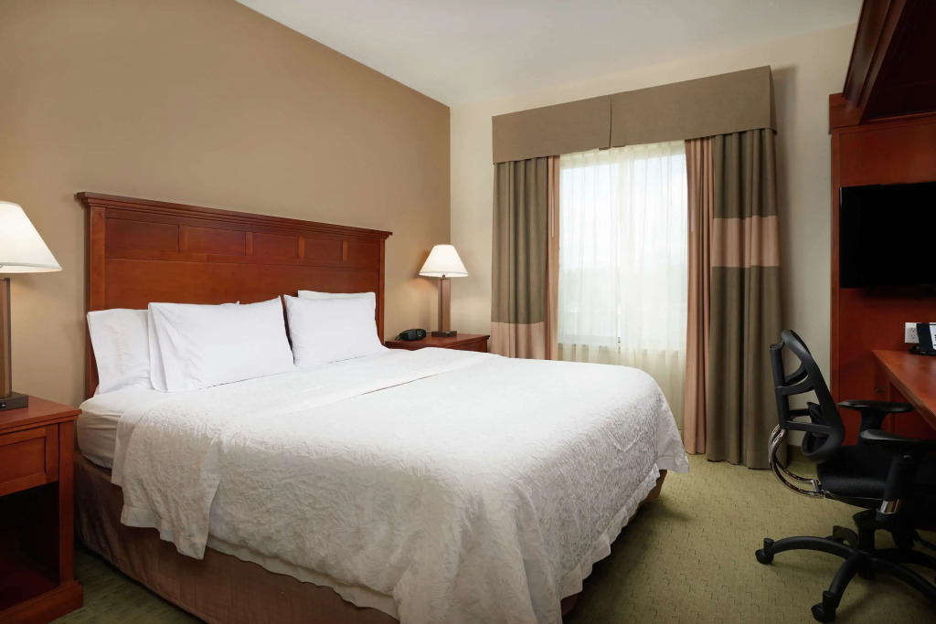 Hampton Inn and Suites Salem