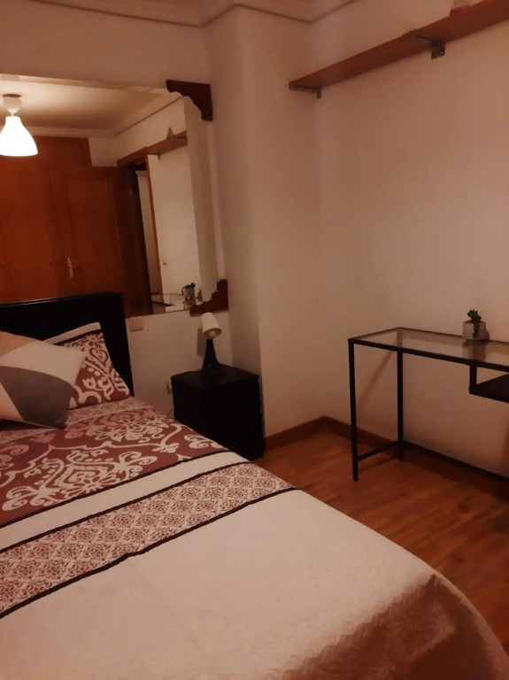 habitación muy cerca del centro, en el metro 10min a sol/ gran vía