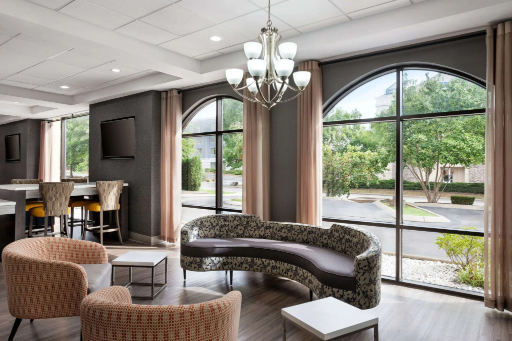 Days Inn & Suites by Wyndham Murfreesboro I-24 East