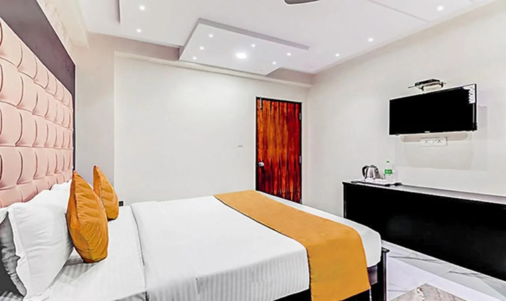 FabHotel Emora Suites