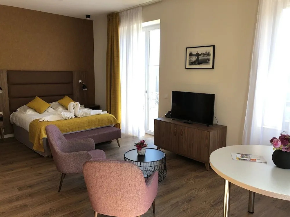 DOMITYS - Le Manoir - Le Castel du Val