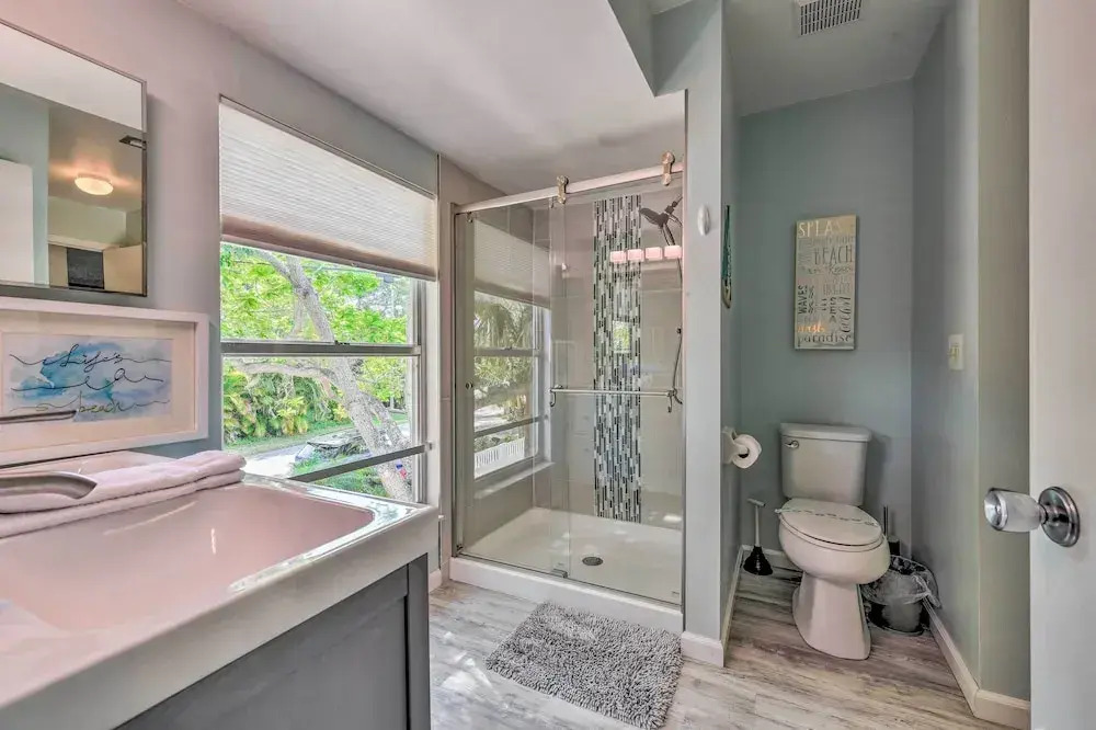 Canal-front Gem w/ Pool & Hot Tub in Anna Maria
