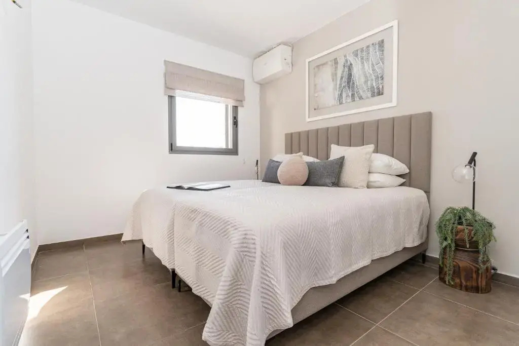 Deluxe 3 Bedrooms Flat in Residential Area