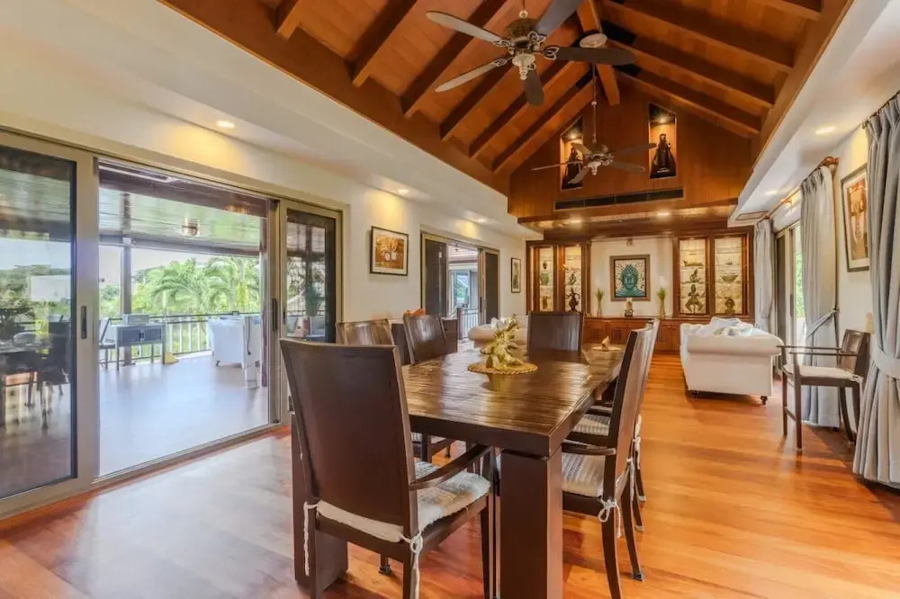 Famous Baan Bua Luxury Estate V238