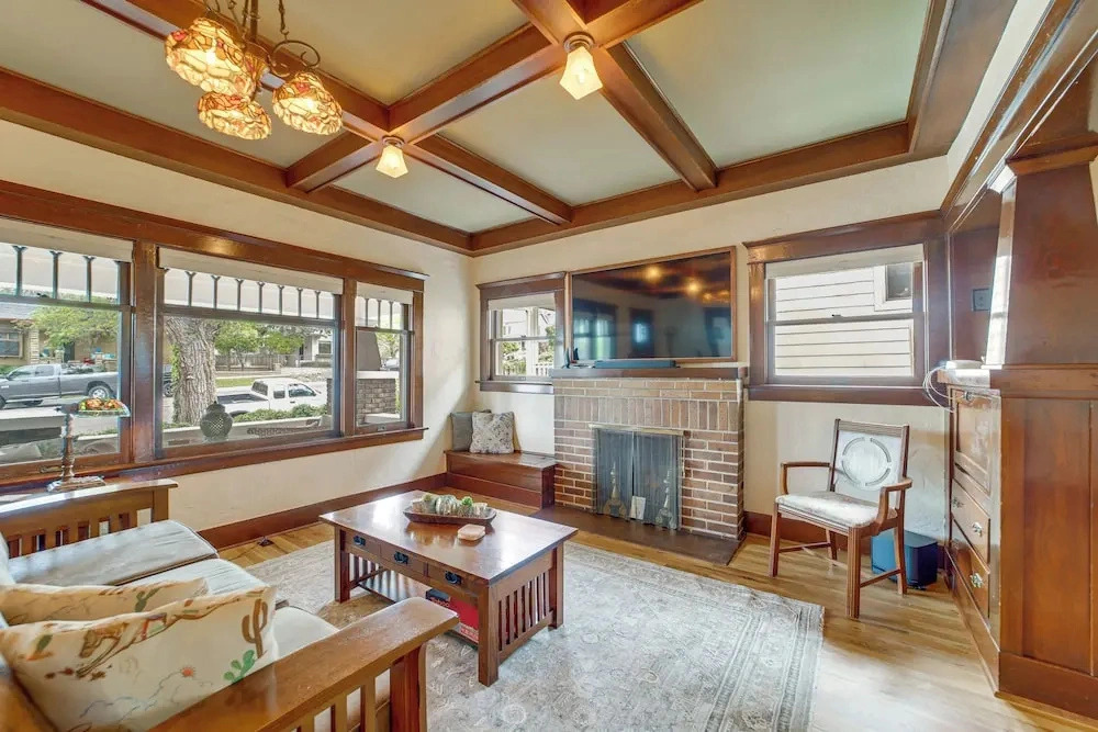 3 Blocks to Plaza! Historic Prescott Gem w/ Grill