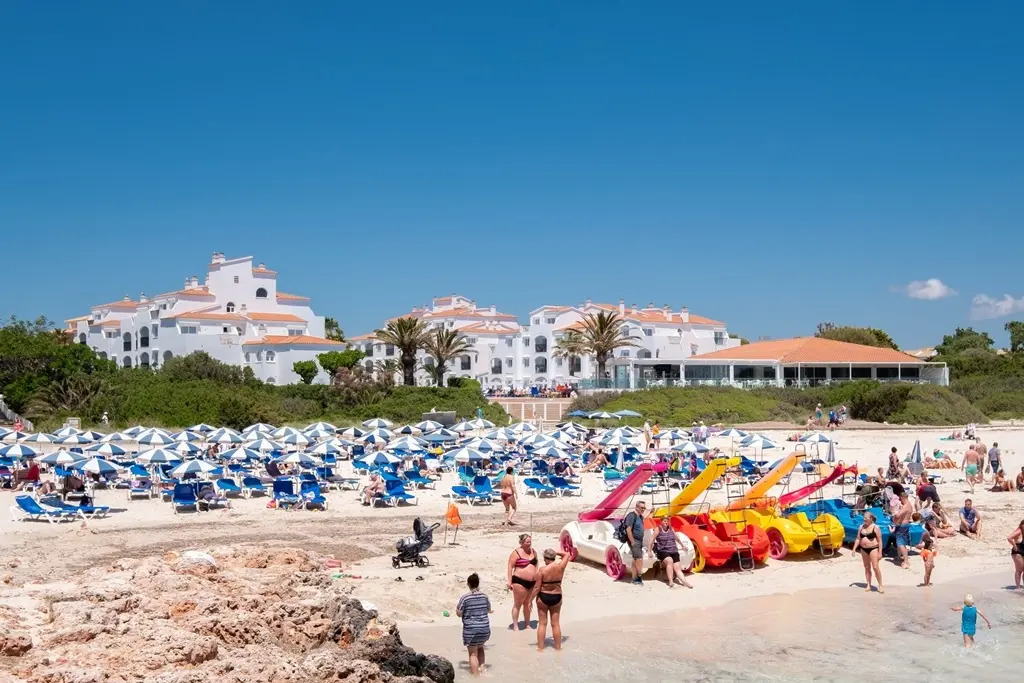 FERGUS Style Carema Beach