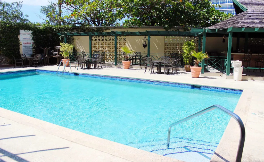 Courtleigh Hotel & Suites