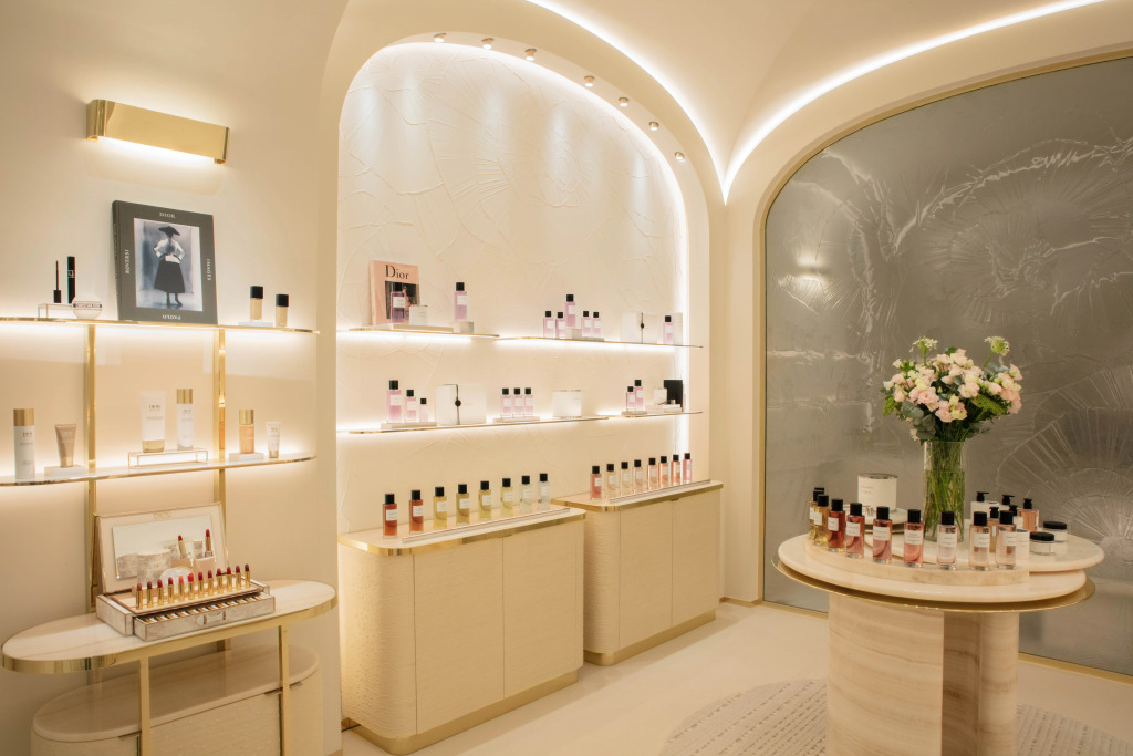 Отель Plaza Athenee