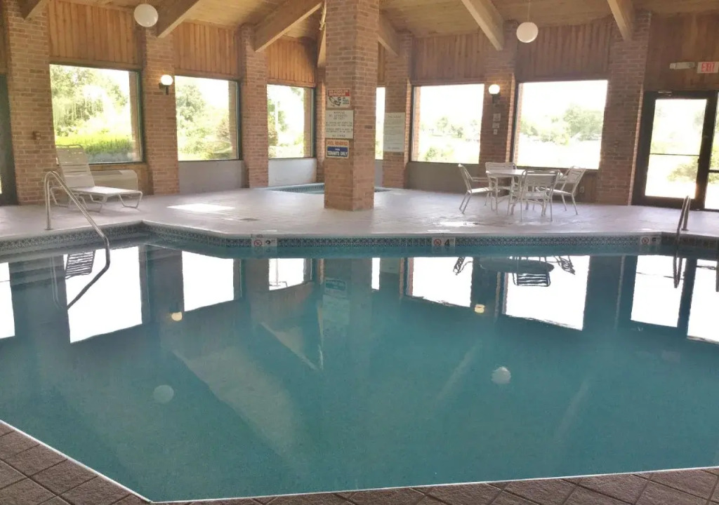 Capital O Amerihost Inn and Suites Fulton Hwy 54 MO