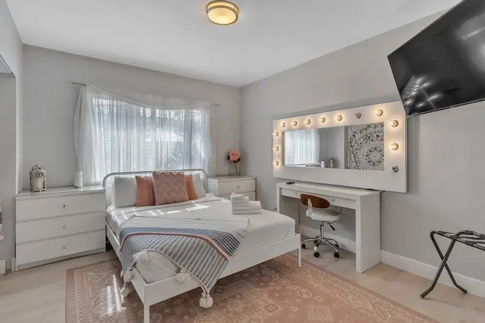 Lakeridge House- 4 Bedrooms/3 Bathroom Home by RedAwning