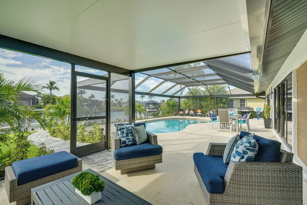 Private Pool: Modern Canalfront Home in Cape Coral